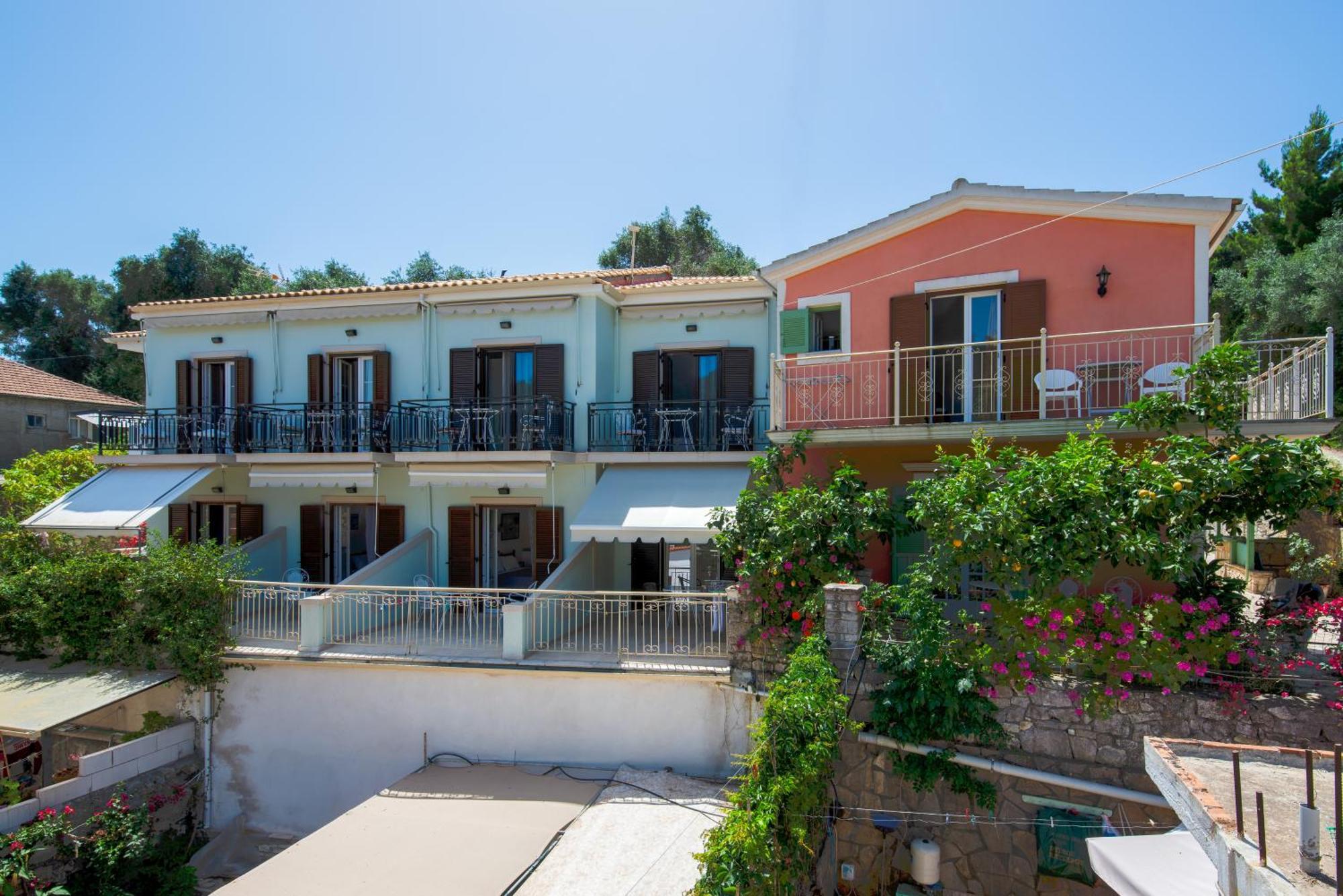 Soustas Apartments Longós Exterior photo