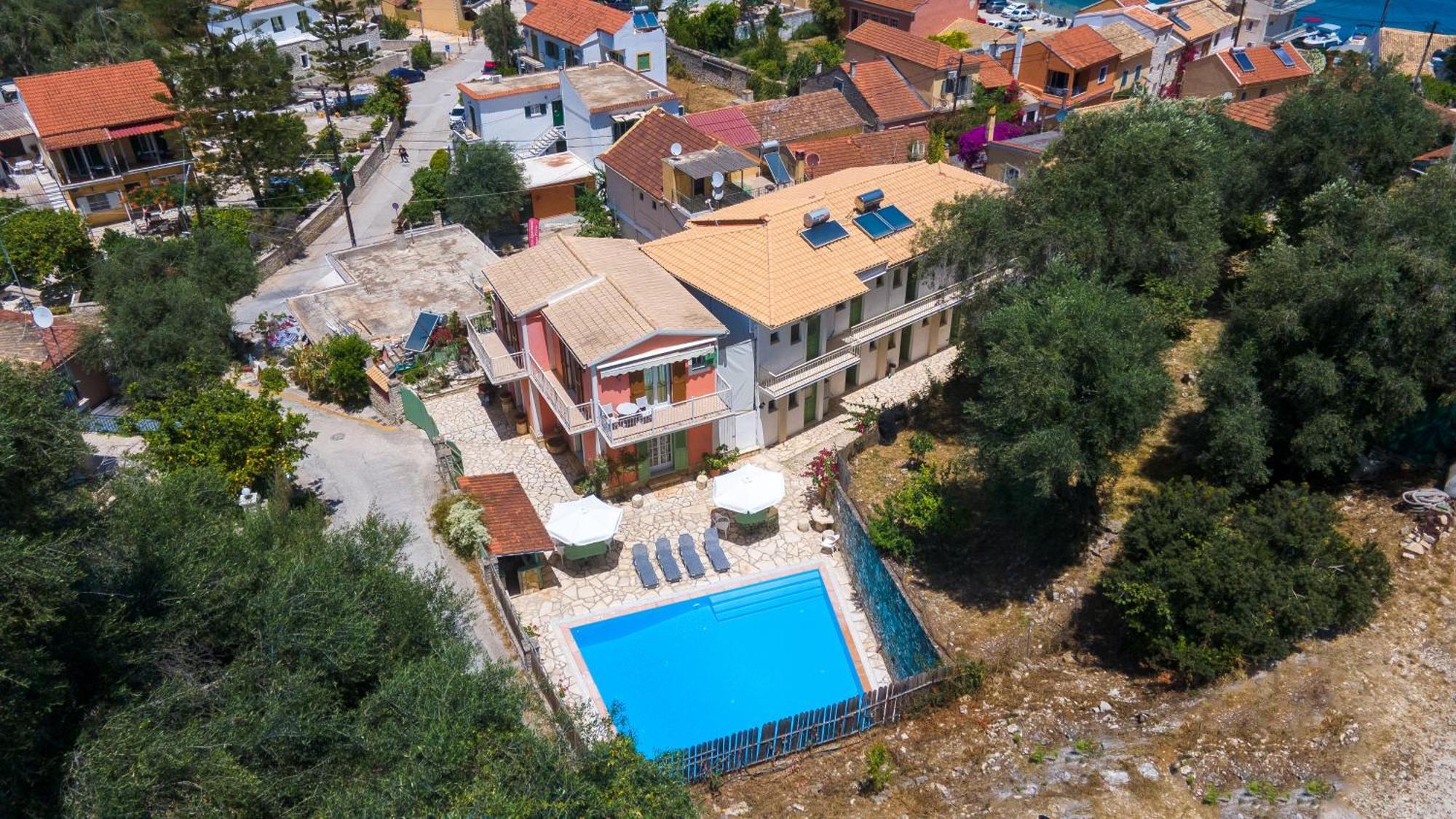 Soustas Apartments Longós Exterior photo